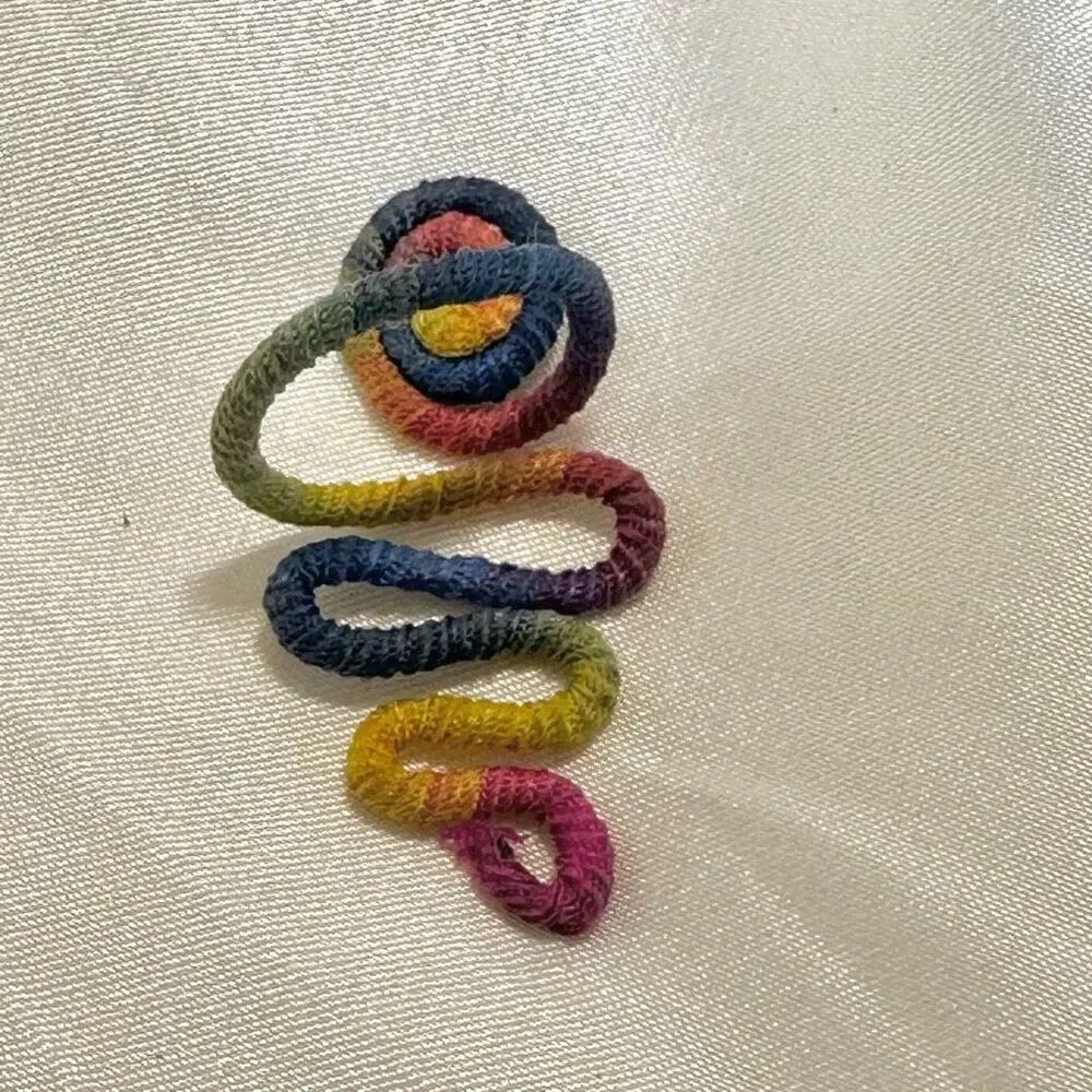 Colorful snake threaded ring - Picture 2 of 7
